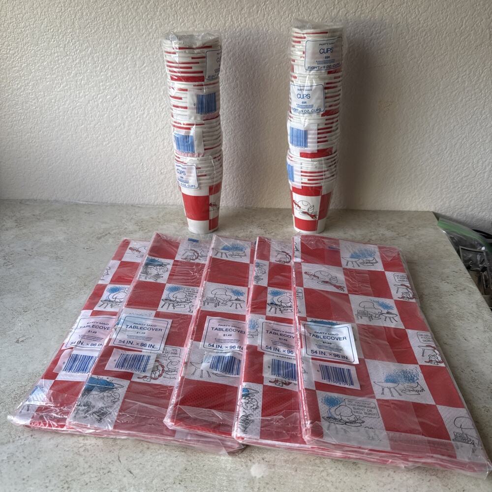 Vtg American Greetings Ziggy Tablecloth & Cups BBQ Themed 70s Party Lot